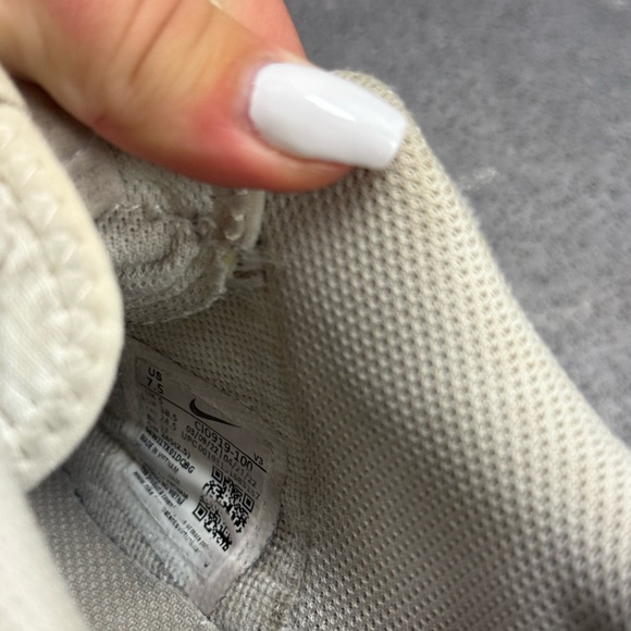 White Nike Air Force’s - Picture 6 of 7